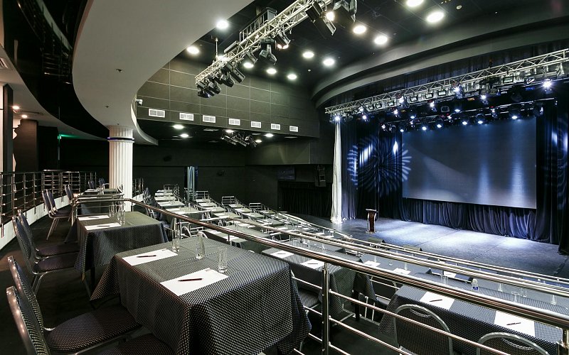 В каком зале?